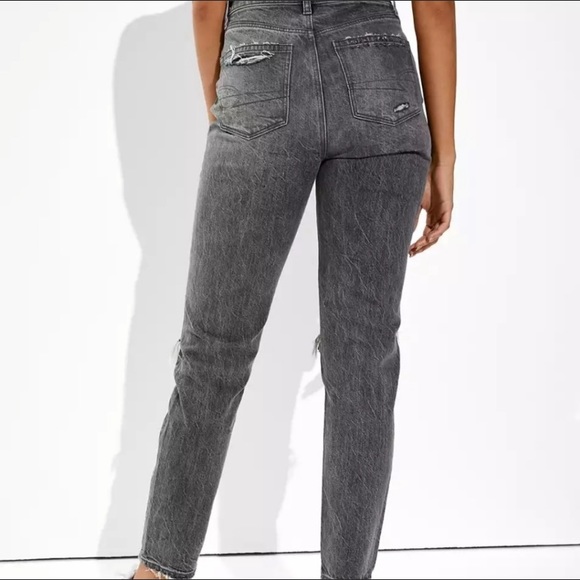 American Eagle Gray Ripped Knee Mom Jean Size 6 Short - Picture 3 of 14